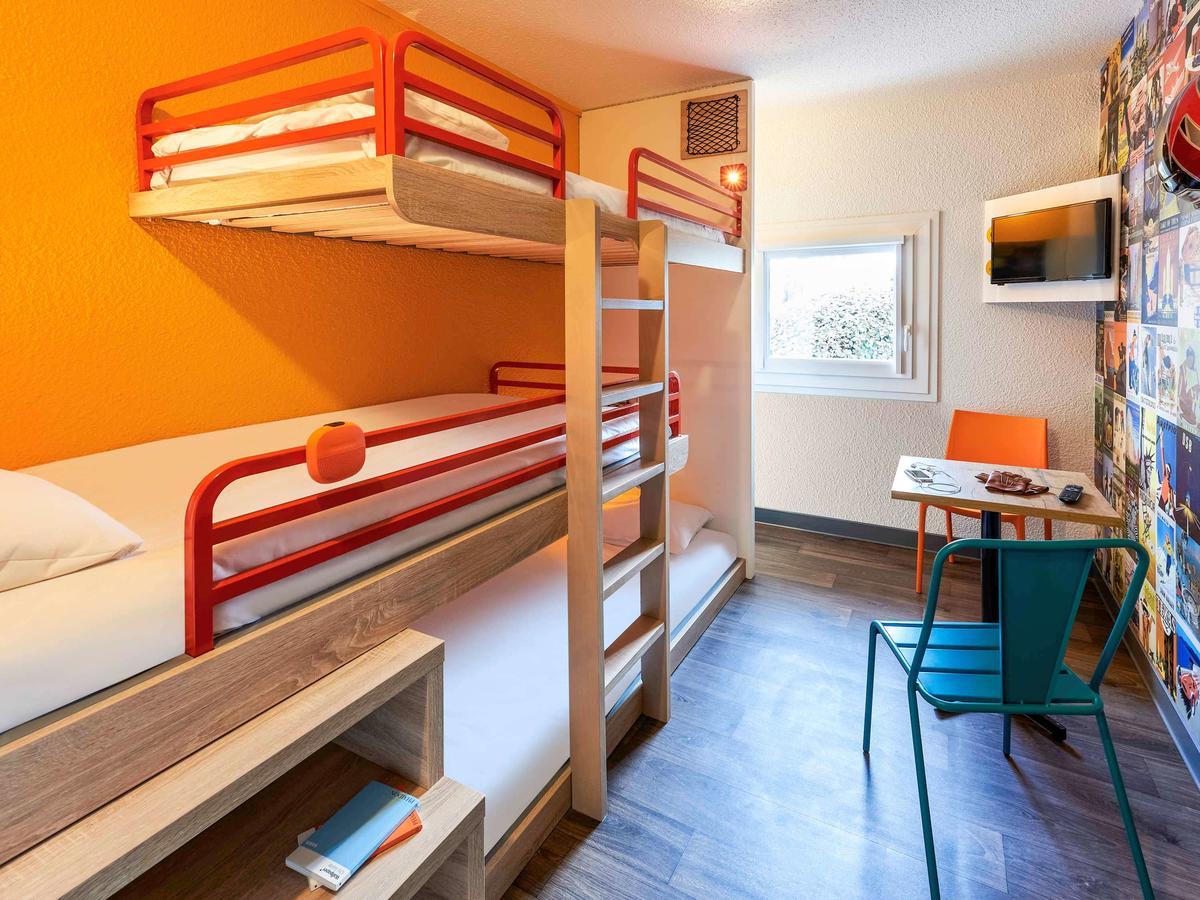 Hotelf1 Paris Женвилье Экстерьер фото